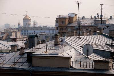Владельцам петербургских зданий грозят штрафы до миллиона рублей за снег и наледь на крышах