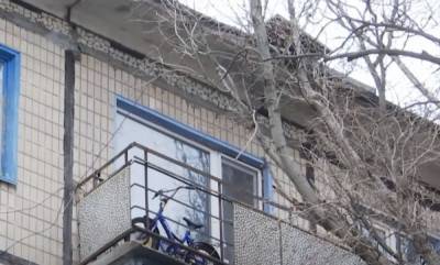 "Выхода не было": 10-летний мальчик выпрыгнул с пятого этажа, спасаясь от пьяного отца