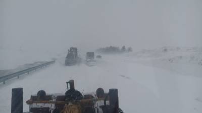 На трассах Челябинской области в снежном плену остаются около 180 человек