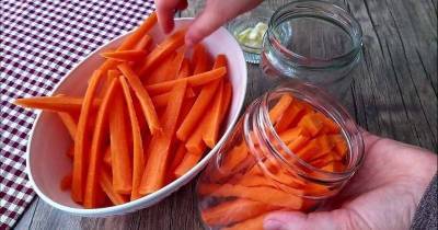 Поместите морковку в банку и получите шикарную закуску