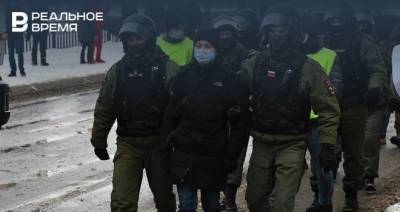 Ужесточение штрафов за митинги, запрет на высаживание безбилетников: Путин подписал ряд новых законов