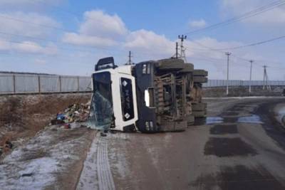 Автопогрузчик опрокинулся под Волгоградом, пострадал водитель