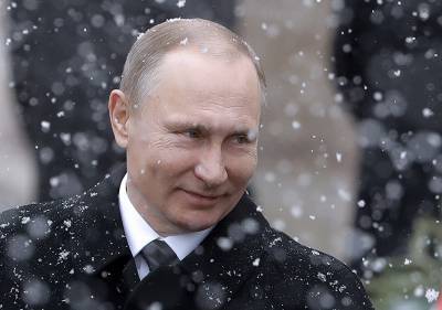 Песков прокомментировал появление Путина на морозе без шапки
