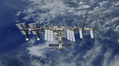 Экипаж МКС не смог заклеить пластиковой заплаткой трещину на станции