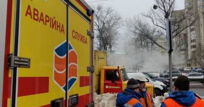 В Киеве вода из поврежденной теплосети затопила подземный переход (ФОТО)