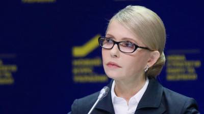 Тимошенко появилась в фейковых ботинках Prada на заседании Верховной рады