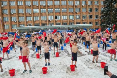 В Красногорске более 100 человек приняли участие в обливании ледяной водой