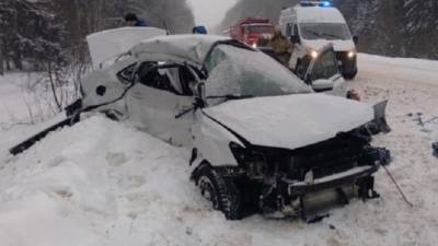 В ДТП с грузовиком в Тверской области погибли три человека