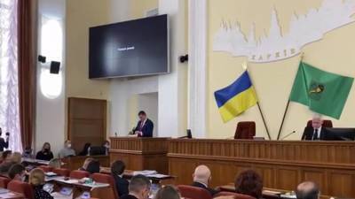 На Украине депутата освистали и облили водой за речь на русском языке