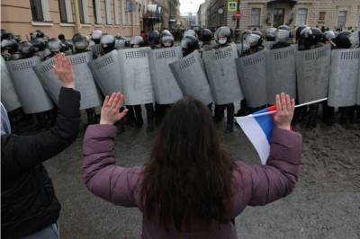 Путин повысил штрафы за нарушения на митингах