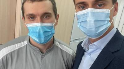 Врач из Черкасс первым в Украине получил прививку от коронавируса