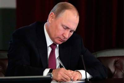 Путин подписал закон, ужесточающий проведение митингов в России
