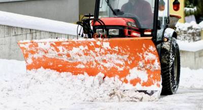 В Барнауле почти 80 единиц техники убирают снег