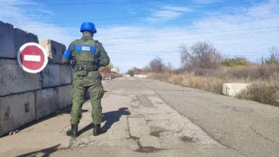 Народная милиция ЛНР заметила бойца ВСУ на участке разведения войск в районе Золотого