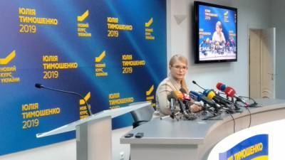 Киевская журналистка высмеяла Тимошенко за ненастоящую обувь от Prada