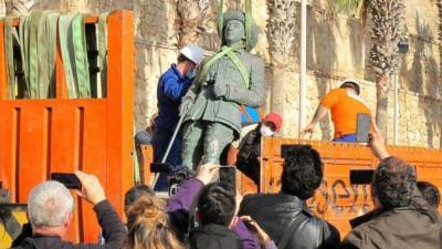 В Испании снесли последний памятник диктатору Франко