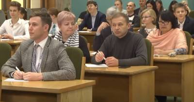 Госслужащих заставят подтвердить владение украинским языком: кому и когда придется сдавать экзамен