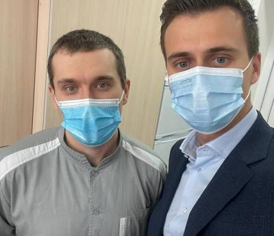 В Украине началась COVID-вакцинация: Известно, кого привили первым