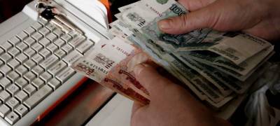 Сотрудник сотовой компании в Карелии продал мошенникам данные о шести абонентах