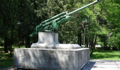 C мемориала советским воинам в Латвии украли пушку