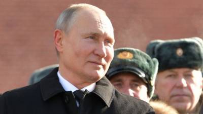 Песков объяснил, почему Путин был на морозе без шапки