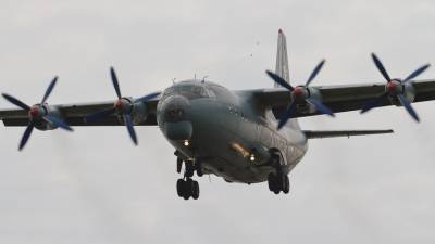 Экипаж самолета Ан-12 ВКС РФ на учениях эвакуировал "терпящих бедствие" в Баренцевом море