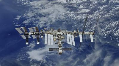 Космонавты временно заделали возможные места утечки воздуха на МКС