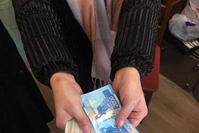 В Краснодаре у женщины украли деньги, пока она варила борщ