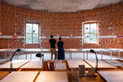 365 комнат и двухэтажный двор: в Словении реставрируют запущенный замок – интересные фото
