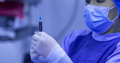 Венгрия первой в ЕС начала применять китайскую вакцину против COVID-19