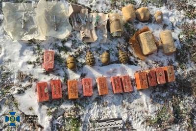 На Херсонщине возле военного объекта нашли склад взрывчатки