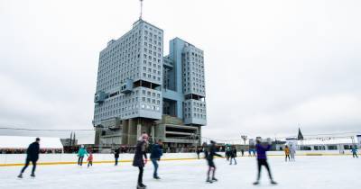"Кто рыпнется — замочу!": клиента ледового катка в Калининграде ударили хоккейной клюшкой по голове