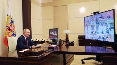 Путин призвал выстроить стратегию по защите РФ в цифровой сфере
