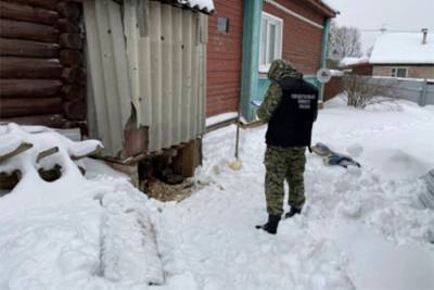 В выгребной яме в Новгородской области нашли тело младенца