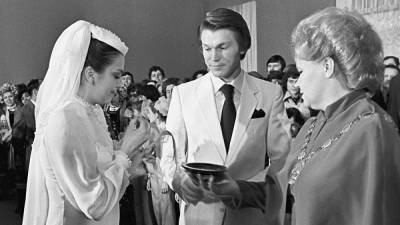 Какой была свадьба звезд советского спорта Блохина и Дерюгиной. Жених в белом и банкет в ресторане «Киев»