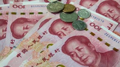 Минфин перевел часть средств ФНБ из доллара и евро в юань и иену
