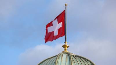 Швейцария ослабляет введённые из-за коронавируса ограничения
