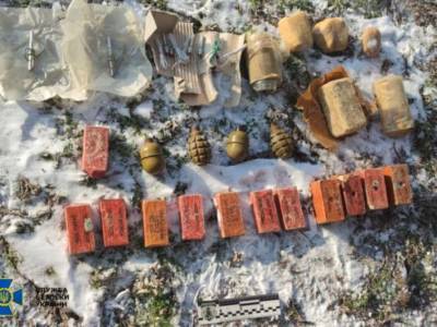 На Херсонщине у военного объекта нашли тайник со взрывчаткой