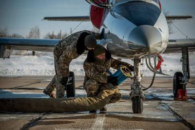 Украинские лётчики отрабатывали воздушные бои против истребителей условного противника