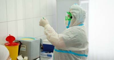 Вакцинация от коронавируса в Украине: только 38% медиков хотят получить прививки