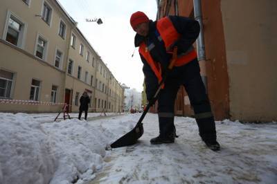Водители Петербурга смогут получать информацию об уборке снега по СМС
