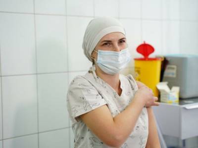 В четырех областях Украины началась вакцинация от COVID-19
