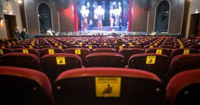 В "Янтарь-холле" артисты театра Николая Захарова представят лирическую комедию "Безымянная звезда"