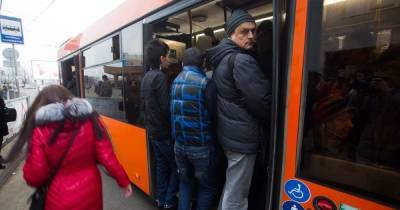 "На замечание надеть маску получил с ноги в грудь": в Калининграде избили кондуктора автобуса