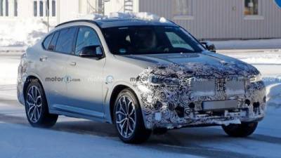Опубликованы снимки салона рестайлингового BMW X4