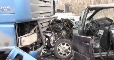 Водитель легковушки в больнице: подробности аварии с грузовиком на ул. Дзержинского