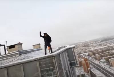 Экстремал покорил 145-метровую высотку Leader Tower в Санкт-Петербурге