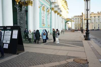 Музеям Петербурга разрешили проводить экскурсии для 20 человек