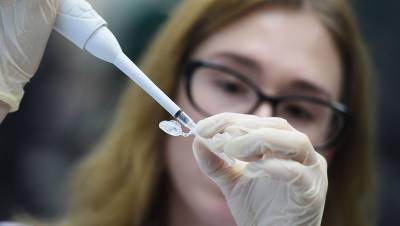 Франция начала испытания новой вакцины от COVID-19