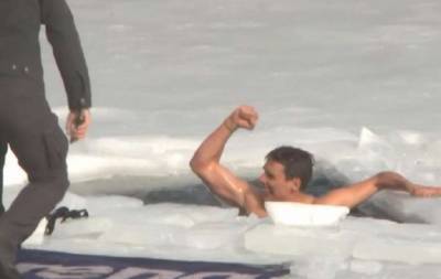 В Чехии побит рекорд Гиннеса по плаванию подо льдом